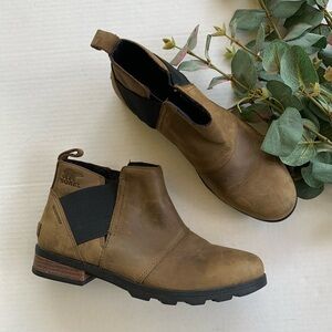 Sorel Emelie lll WP Chelsea Boots in Tobacco/Black
